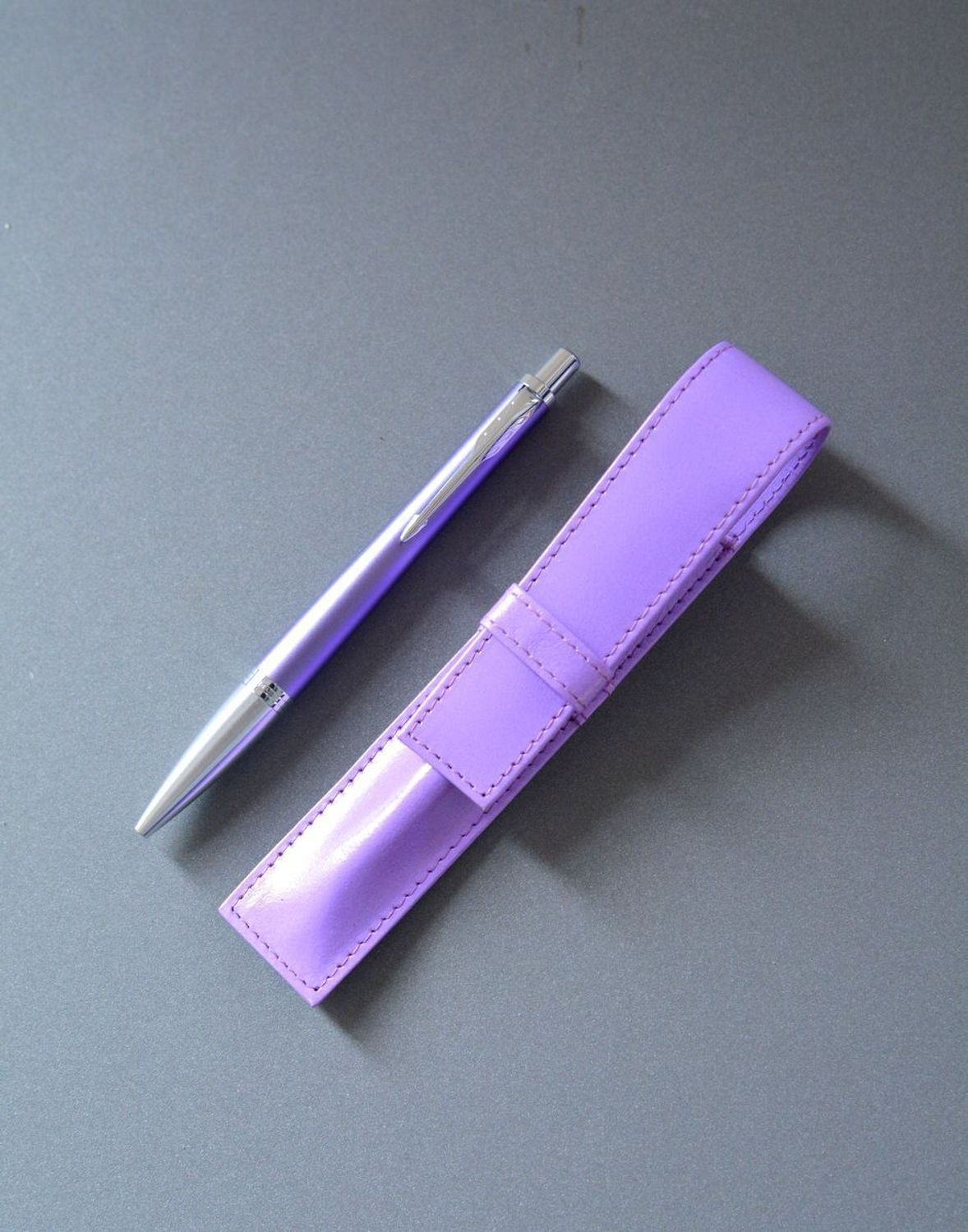 Zestaw Prezentowy Parker Długopis Urban Fioletowy GT i skórzane etui do długopisu 2093381✓  Prezent dla nauczyciela✓ Długopis Parker z dedykacją (2).JPG